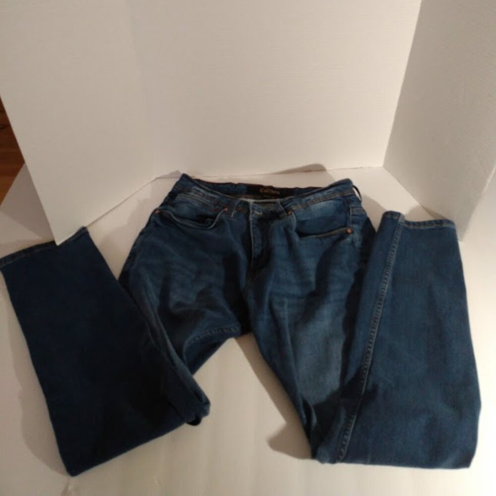 Cultura New York: Men's five pocket blue jeans. Size 32 Waist 32Length.